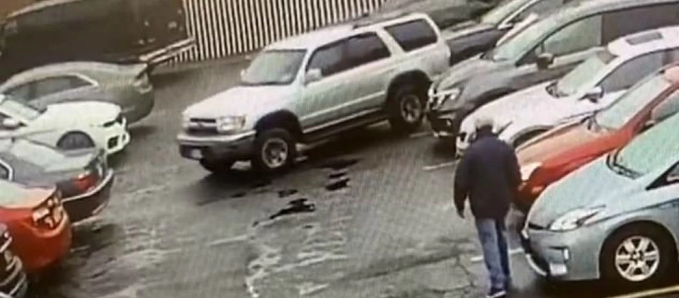 Γεννήθηκε για την καταστροφή: Προσπαθεί να ξεπαρκάρει το SUV και διαλύει τα πάντα! (βίντεο)